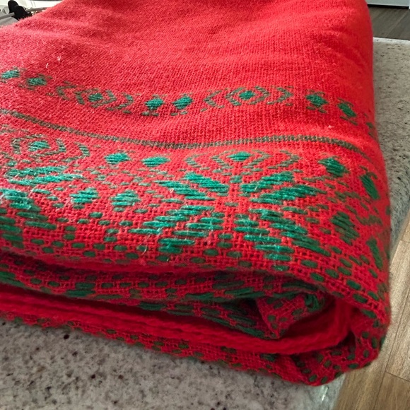 Vintage Embroidered Rectangular Tablecloth 81.5x60 Red Green Christmas Holidays - Picture 14 of 14